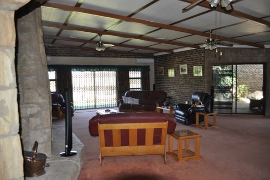9 Bedroom Property for Sale in Vaaldam SH Free State